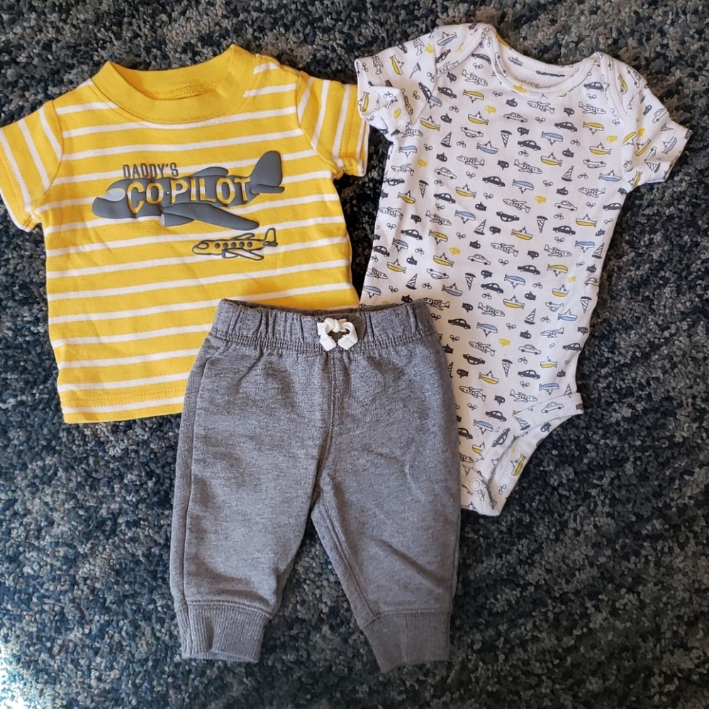 Carter's travelers outfit